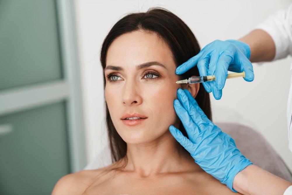 Sparkle and Glow During the Holidays With These x Nonsurgical Treatments
